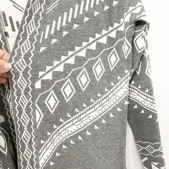 🟢Pink Rose Gray & Ivory Chevron Aztec Print Open Front Knit Cardigan Size XL - Picture 4 of 6